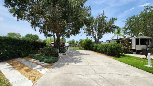 River Ranch Full Hook Up Waterfront Rv Campsite With Shade, Firepit, Grill And Private Dock