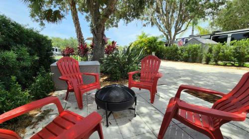 River Ranch Full Hook Up Waterfront Rv Campsite With Shade, Firepit, Grill And Private Dock
