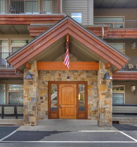 Peregrine Point 204