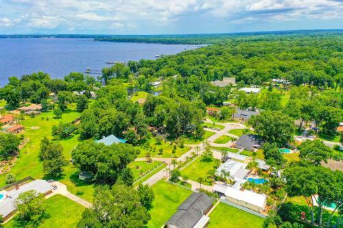 Resort Style Villa Near St Johns River Main House