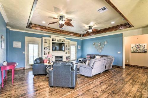 Beautiful Crystal Beach Escape With Large Deck!