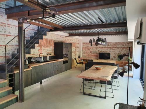 Superbe B�tisse de Caract�re, Coeur de Ville