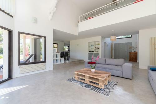 Charmante Maison Moderne Avec Grand Jardin