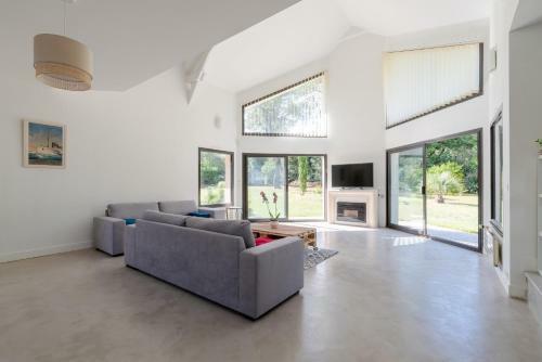 Charmante Maison Moderne Avec Grand Jardin