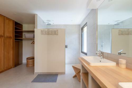 Charmante Maison Moderne Avec Grand Jardin