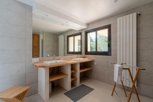 Charmante Maison Moderne Avec Grand Jardin