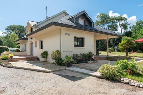 Charmante Maison Moderne Avec Grand Jardin