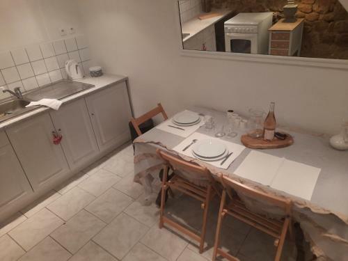 Maisonnette De Charme Avec Petite Terrasse