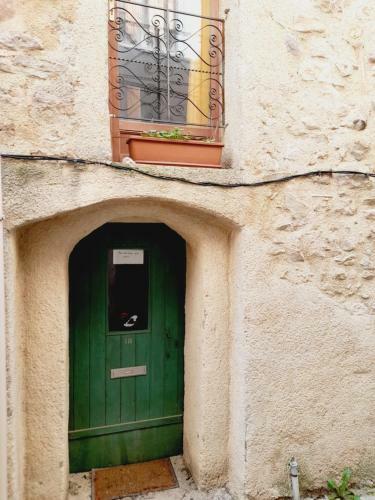 Maisonnette De Charme Avec Petite Terrasse