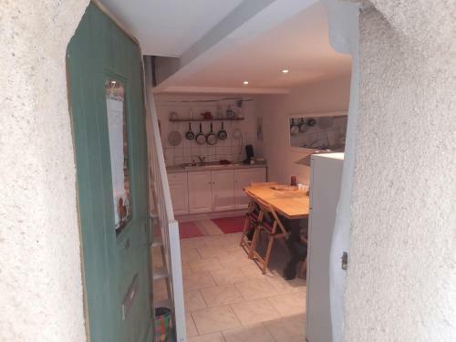 Maisonnette De Charme Avec Petite Terrasse
