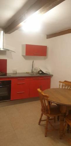 Maison de Village Avec Jardinet � Revest Du Bion