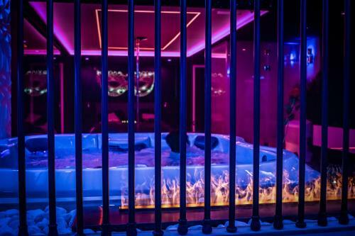 Apartamento Les Secrets Rooms, Love Room De Luxe Avec Jacuzzi