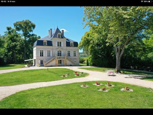 Bed & Breakfast Manoir Le Coutureau Maisons D'h�tes
