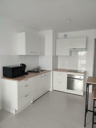 Apartamento T2 Avec Balcon Tout �quip� 300m March� Central