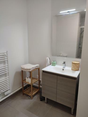 Apartamento T2 Avec Balcon Tout �quip� 300m March� Central