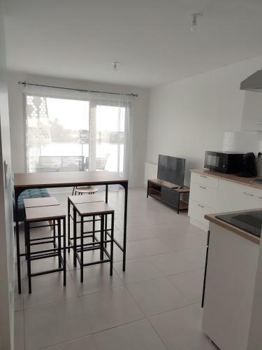 Apartamento T2 Avec Balcon Tout �quip� 300m March� Central