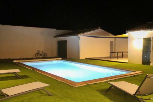 Villa Neuve Avec Piscine, Sainte Marie de R�