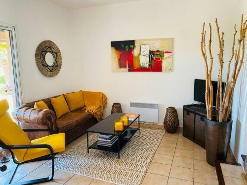 Behagliches Reihenendhaus Mit Sch�ner Terrasse