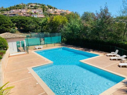 Behagliches Reihenendhaus Mit Sch�ner Terrasse