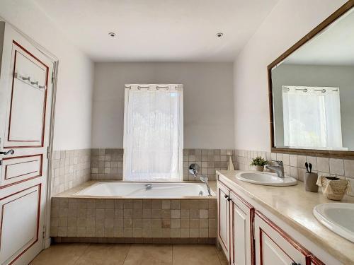 Villa Rental With Swimming Pool In Sainte-maxime
