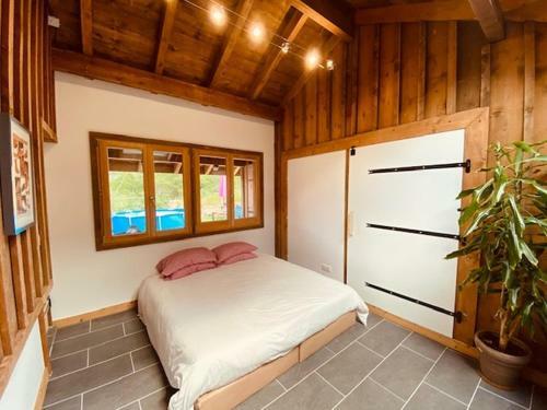 Chalet Sleeping 10 With Large Terrace And Garden.