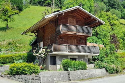 Wooden House With Garden And Terace !