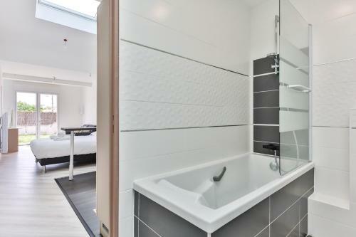 Jolie Maison � Saint Jean de Monts Avec Piscine