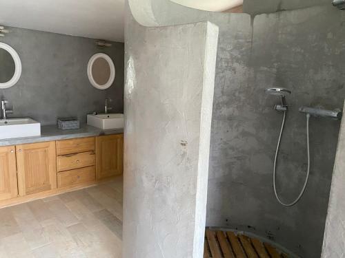 Spacious Villa With Sea View- Pool - Jacuzzi-sauna