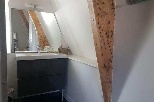 Spacious Apartment - 20m From Beach