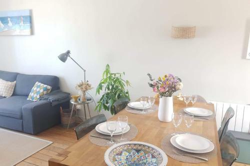 Spacious Apartment - 20m From Beach