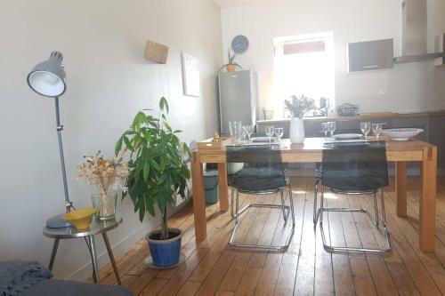 Spacious Apartment - 20m From Beach