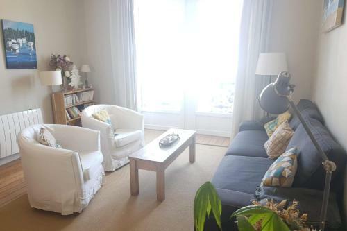 Spacious Apartment - 20m From Beach