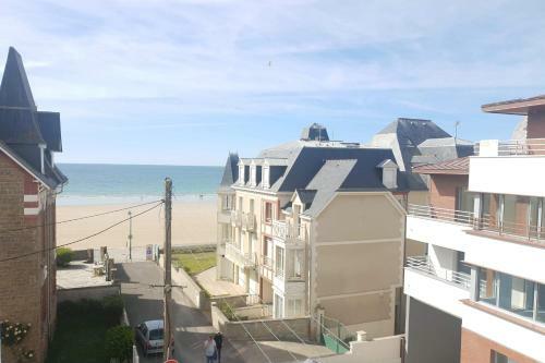Spacious Apartment - 20m From Beach
