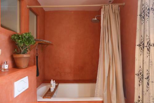 Villa Quiet, Sunny House 50 Meters From Paris