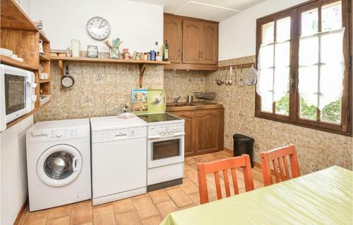 Nice Home In Saint-siffret With Wifi And 2 Bedrooms