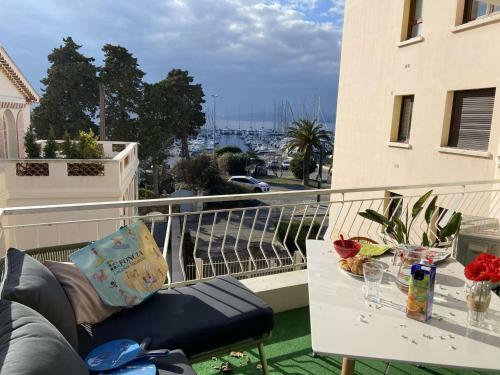 Apartamento Studio Saint-rapha�l, 1 Bedroom, 4 Persons - Fr-1-226a-128