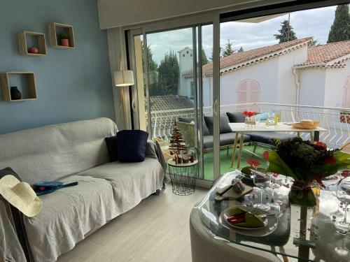 Apartamento Studio Saint-rapha�l, 1 Bedroom, 4 Persons - Fr-1-226a-128