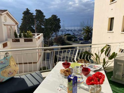 Apartamento Studio Saint-rapha�l, 1 Bedroom, 4 Persons - Fr-1-226a-128