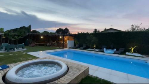 Magnifique Maison Avec Piscine Chauff�e Et Jacuzzi