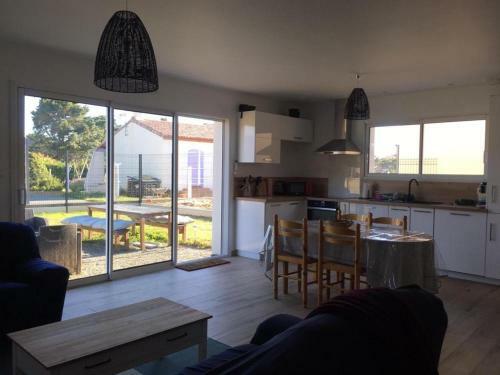 Maison Cosy � 400 M de La Mer! Normes Pmr