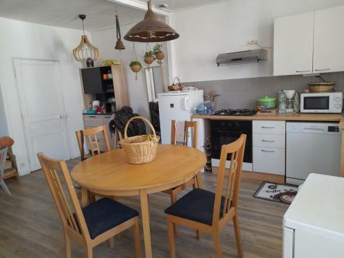 Le G�te de Fifi . Au C?ur de La Cit� M�di�val.