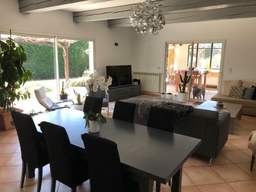 Villa Maison Proven�ale Avec Piscine Et Jardin Privatifs