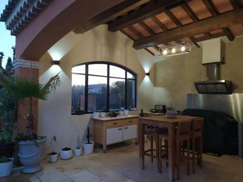 Villa Maison Proven�ale Avec Piscine Et Jardin Privatifs