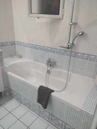Villa Maison Proven�ale Avec Piscine Et Jardin Privatifs