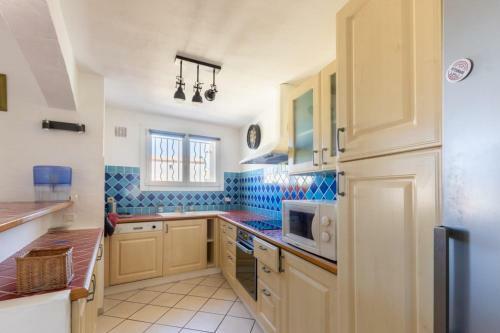 Villa With Terrace-garden Near The Beach!