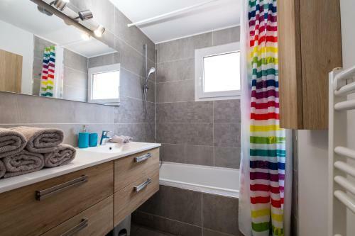 Apartamento Le Champs Elysees, Appart 2 Chambres, Parking
