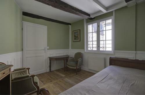 Maison Senechal, Instant Medieval