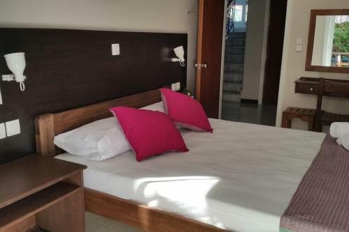Hotel Nefeli Studios Nydri Main Road