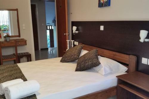 Hotel Nefeli Studios Nydri Main Road