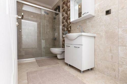 2 Br House With Spacious Garden And Private Pool In Bodrum